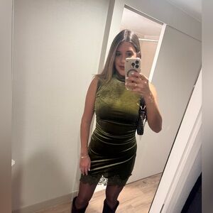 Commense Green velvet dress